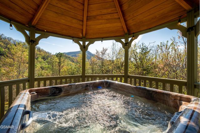3670 Marian Lake Way, Sevierville, TN 37862