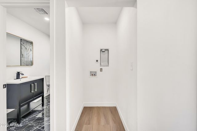 2813 N GREENFIELD Road, Phoenix, AZ 85006