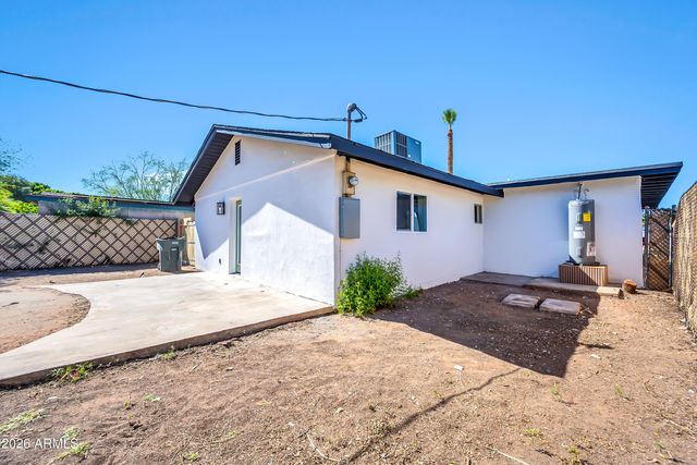 2813 N GREENFIELD Road, Phoenix, AZ 85006