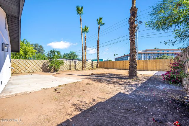 2813 N GREENFIELD Road, Phoenix, AZ 85006