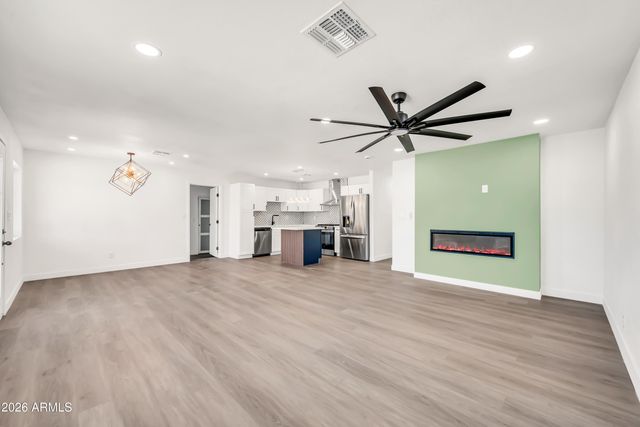 2813 N GREENFIELD Road, Phoenix, AZ 85006