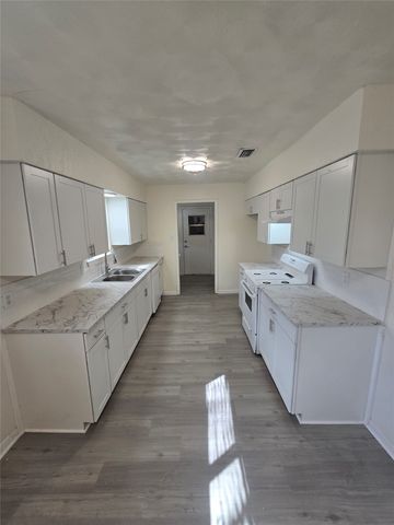 921 Poinsettia Drive, Lancaster, TX 75146