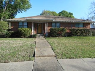 921 Poinsettia Drive, Lancaster, TX 75146