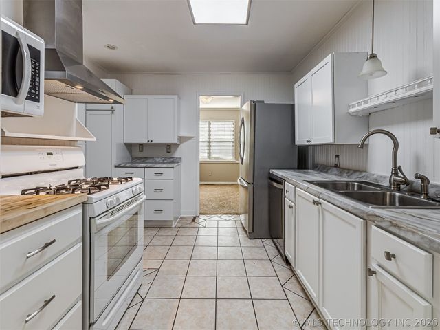 1012 N Forest Place, Jenks, OK 74037