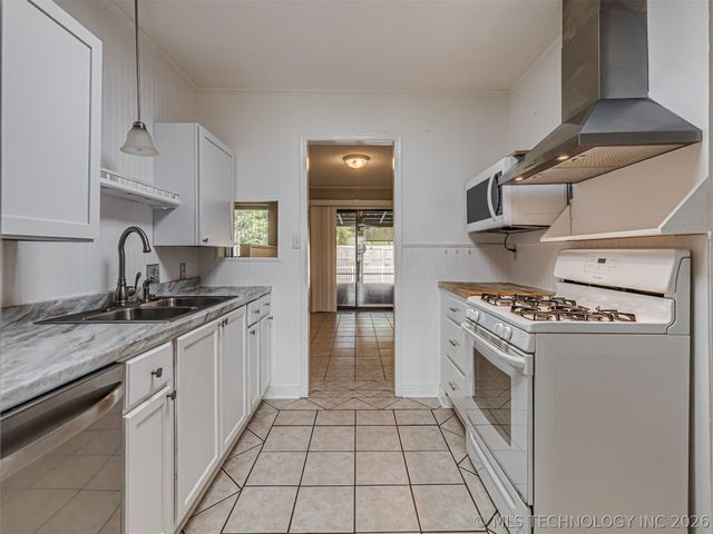 1012 N Forest Place, Jenks, OK 74037