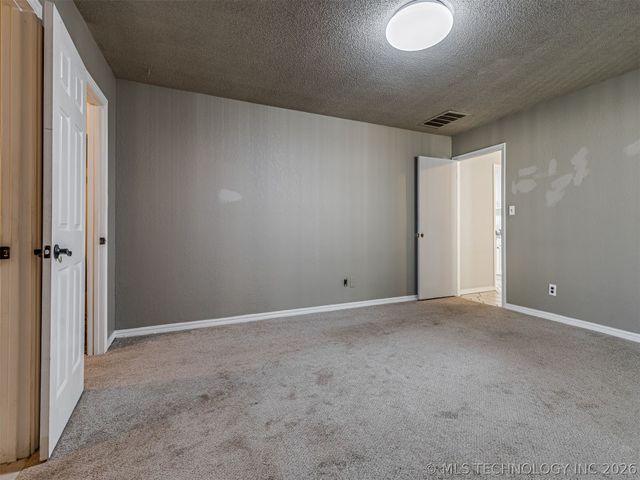 1012 N Forest Place, Jenks, OK 74037