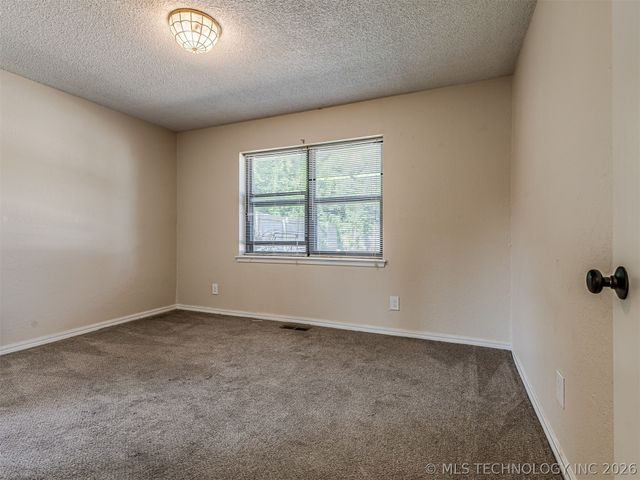 1012 N Forest Place, Jenks, OK 74037