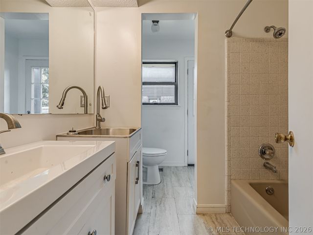 1012 N Forest Place, Jenks, OK 74037