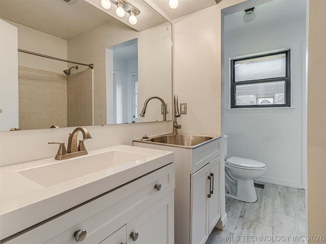 1012 N Forest Place, Jenks, OK 74037