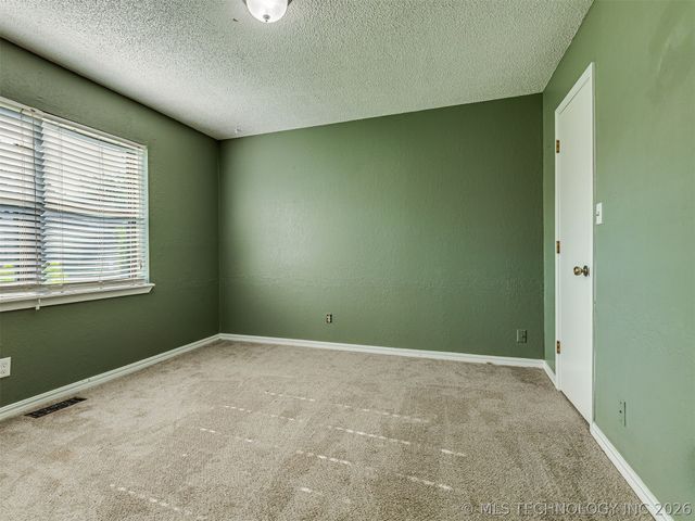 1012 N Forest Place, Jenks, OK 74037