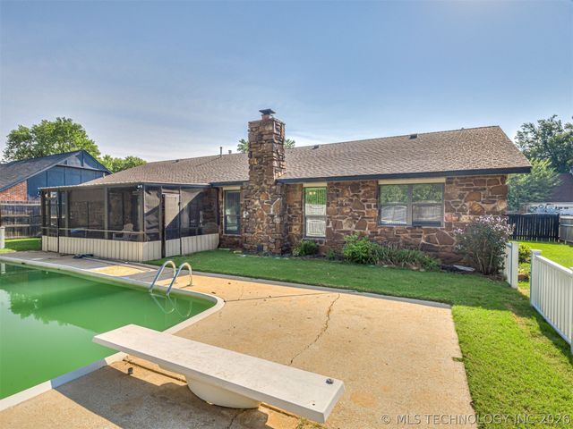 1012 N Forest Place, Jenks, OK 74037