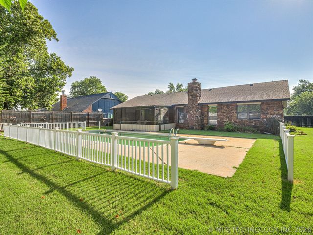 1012 N Forest Place, Jenks, OK 74037