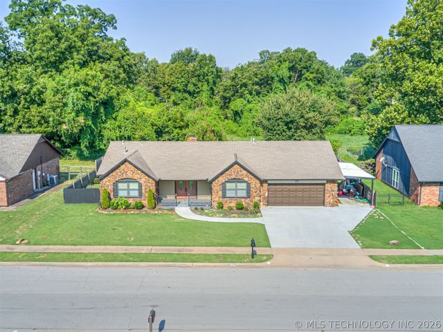 1012 N Forest Place, Jenks, OK 74037