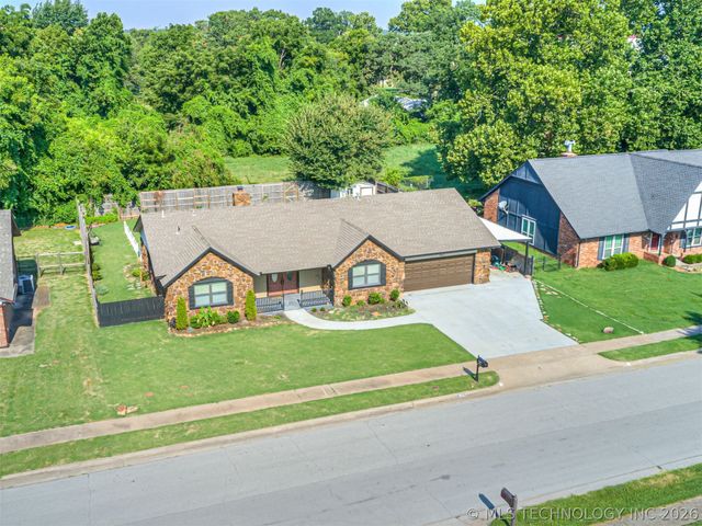 1012 N Forest Place, Jenks, OK 74037