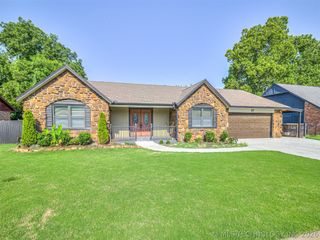1012 N Forest Place, Jenks, OK 74037