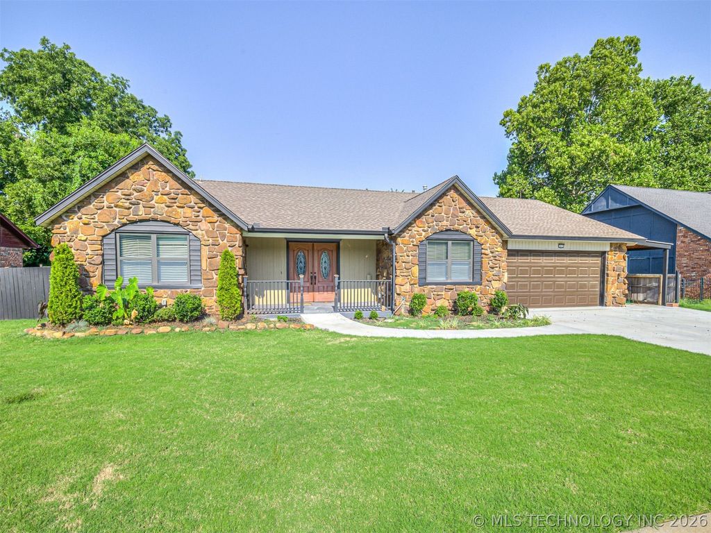 1012 N Forest Place, Jenks, OK 74037