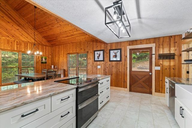 1008 Turkey Trot Drive, Blairsville, GA 30512