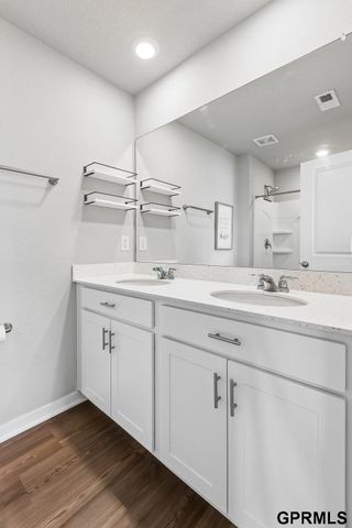 10807 S 177Th Street, Omaha, NE 68136