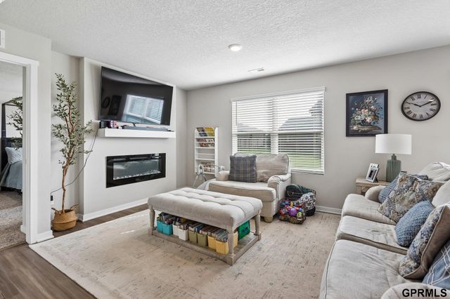 10807 S 177Th Street, Omaha, NE 68136