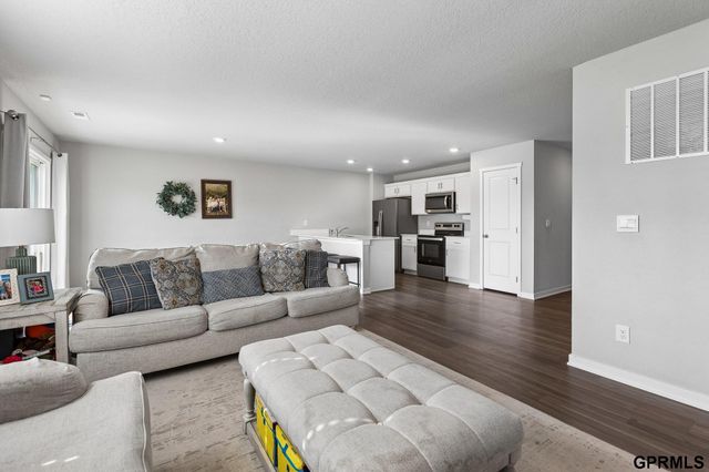 10807 S 177Th Street, Omaha, NE 68136