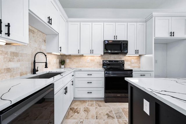 8903 Milby St, Needville, TX 77461