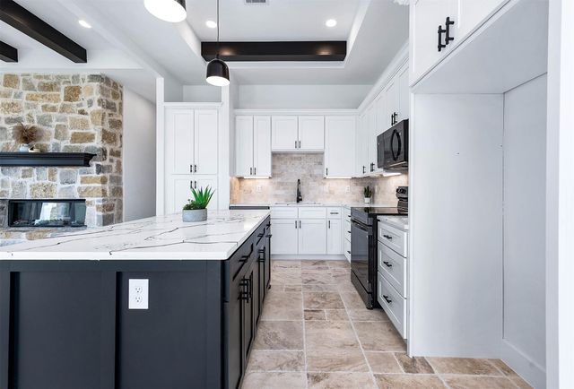 8903 Milby St, Needville, TX 77461