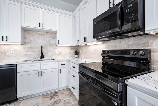 8903 Milby St, Needville, TX 77461