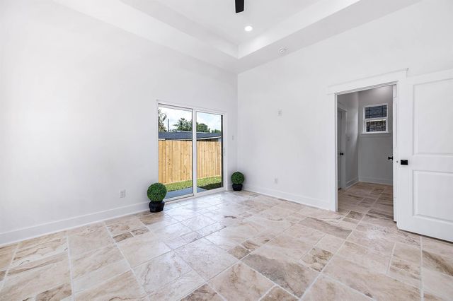 8903 Milby St, Needville, TX 77461