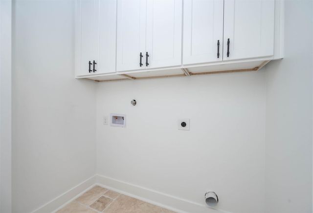 8903 Milby St, Needville, TX 77461