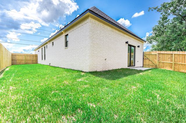 8903 Milby St, Needville, TX 77461