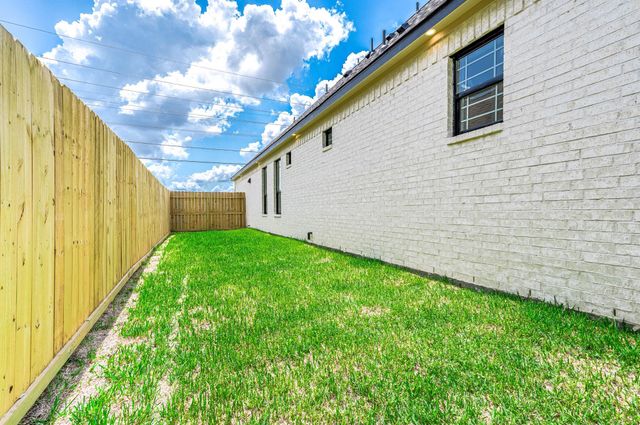 8903 Milby St, Needville, TX 77461
