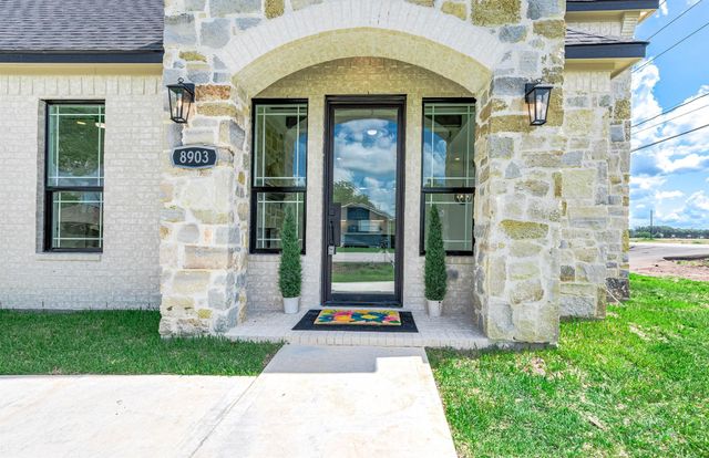 8903 Milby St, Needville, TX 77461