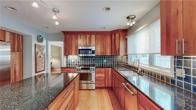 1925 Reeds Court, Westlake, OH 44145