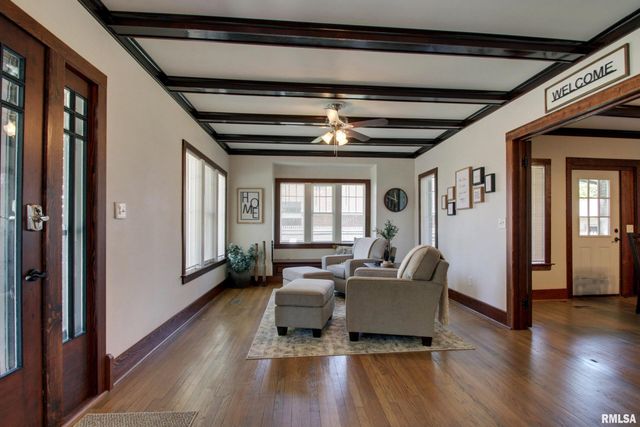 129 E MAIN Street, Mt Sterling, IL 62353