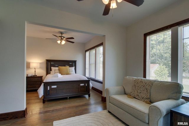 129 E MAIN Street, Mt Sterling, IL 62353