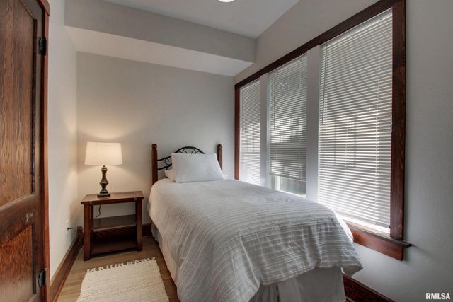 129 E MAIN Street, Mt Sterling, IL 62353