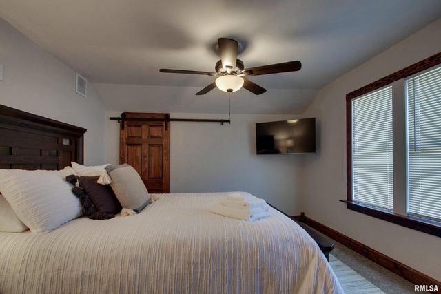 129 E MAIN Street, Mt Sterling, IL 62353