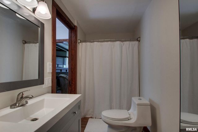 129 E MAIN Street, Mt Sterling, IL 62353