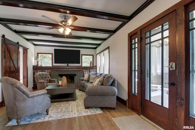 129 E MAIN Street, Mt Sterling, IL 62353