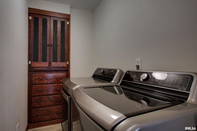 129 E MAIN Street, Mt Sterling, IL 62353