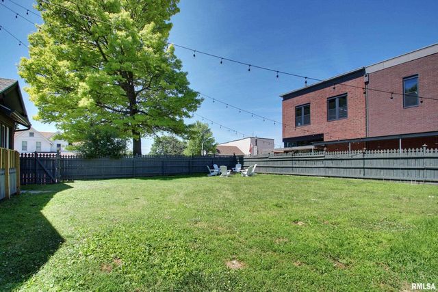 129 E MAIN Street, Mt Sterling, IL 62353