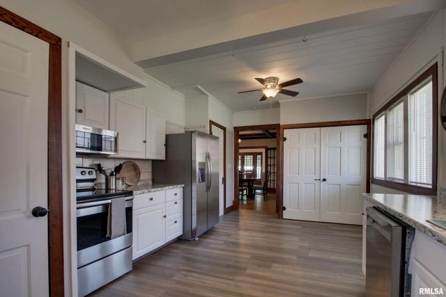 129 E MAIN Street, Mt Sterling, IL 62353