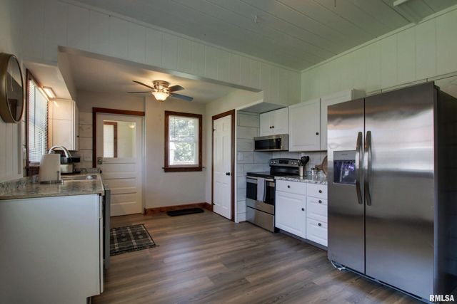 129 E MAIN Street, Mt Sterling, IL 62353