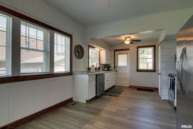 129 E MAIN Street, Mt Sterling, IL 62353