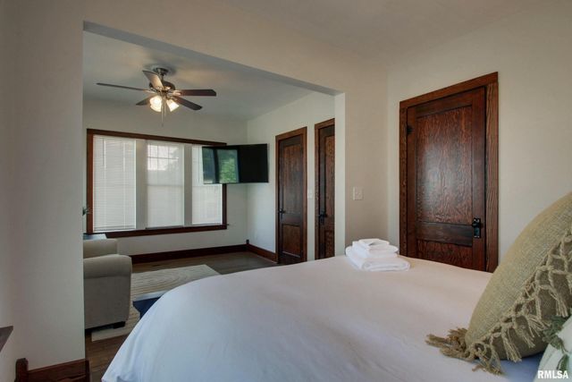 129 E MAIN Street, Mt Sterling, IL 62353