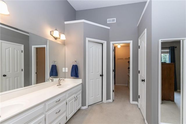 21423 W 47th Court, Shawnee, KS 66218