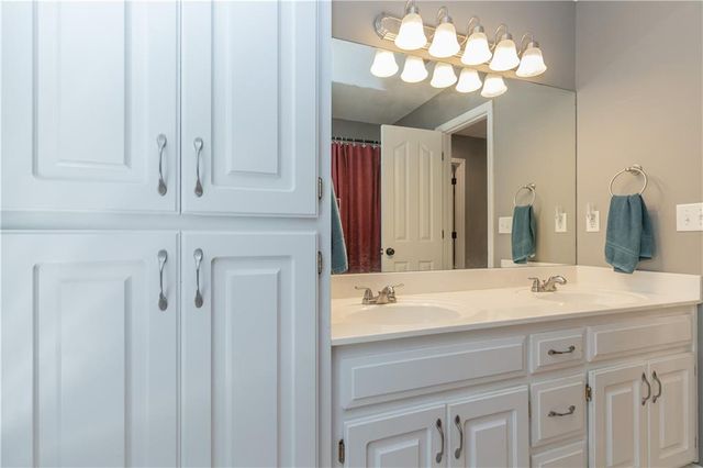 21423 W 47th Court, Shawnee, KS 66218
