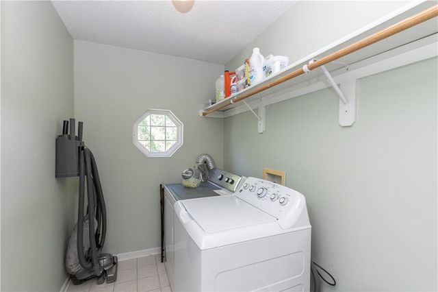 21423 W 47th Court, Shawnee, KS 66218