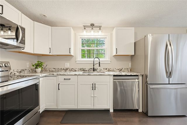 1187 South Precinct Street, Taunton, MA 02718