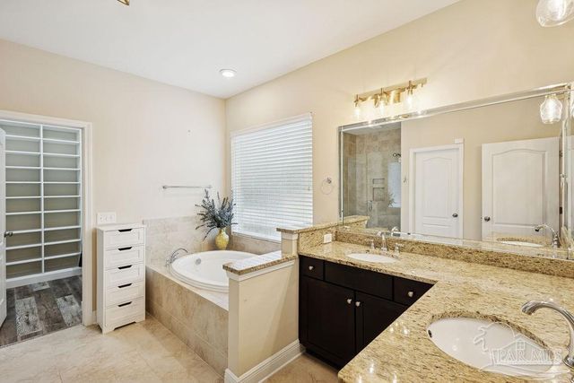 6994 Foxboro Cir, Pace, FL 32571